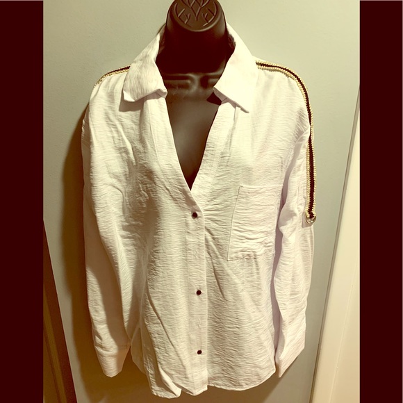 White blouse - Picture 1 of 3